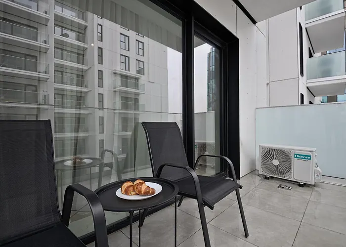 Brilliant Modern New Balcony One Cotroce Apartament